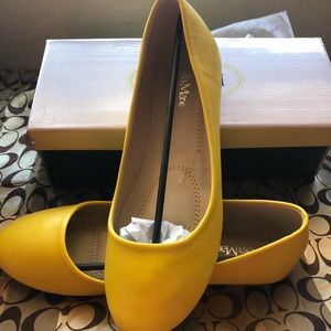 New with box yellow ballet flats